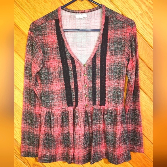Maurices red and black plaid henley peplum XS vneck long sleeved top - Picture 2 of 10